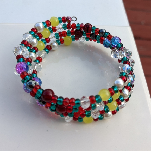 NEW Christmas Bracelet Handmade Cute Sparkly Glass Beads Red Green White Unique - Picture 7 of 7